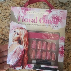 Paris Hilton Floral Oasis ready to wear 24 pc nail collection new
